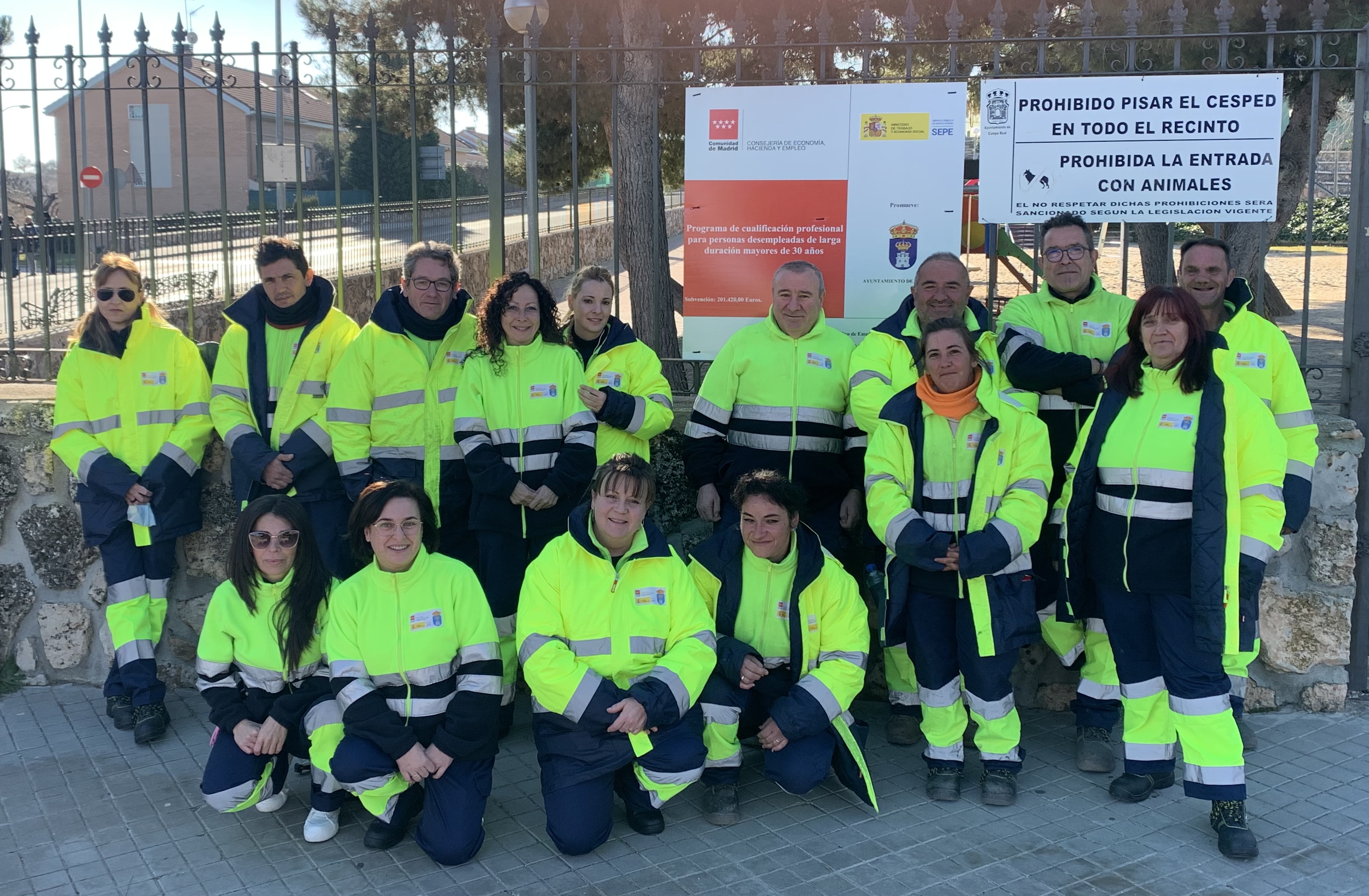 FOTO CARTEL ALUMNOS 3